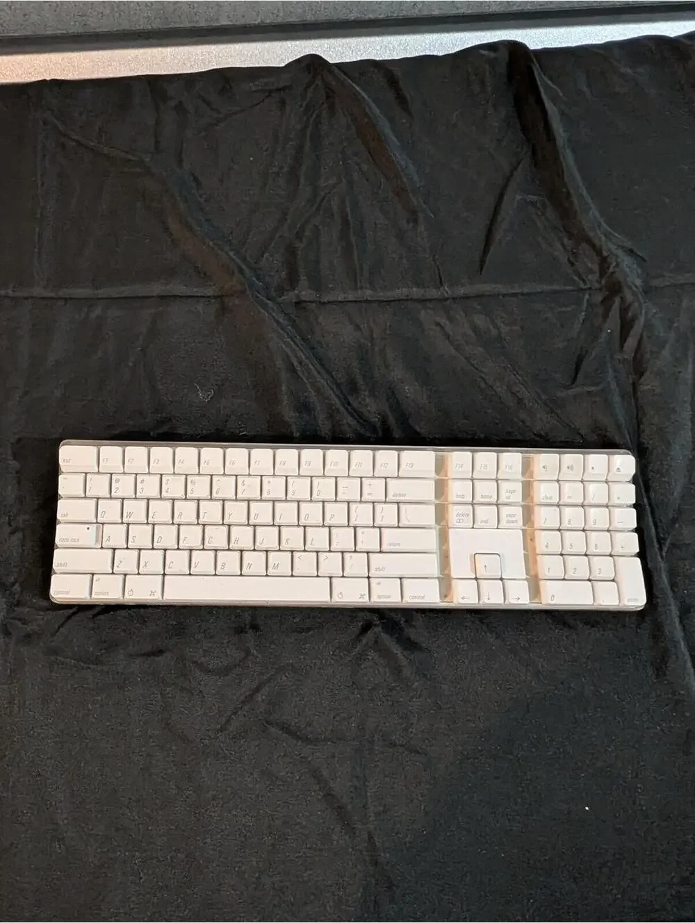 Apple Wireless Keyboard Full Size with Numeric Keypad White